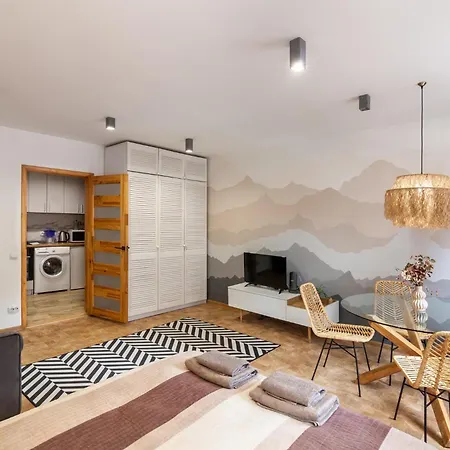 Stylish Flat Self Check-in & Netflix