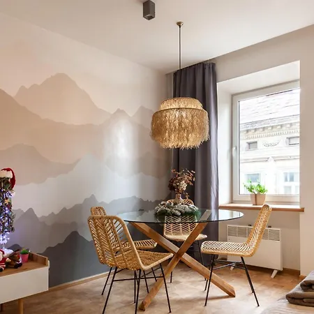 Stylish Flat Near Rynok Square-self Check-in & Netflix Апартаменты