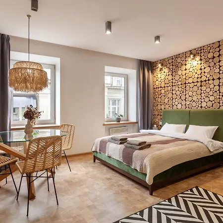 Apartment Stylish Flat Near Rynok Square-Self Check-In & Netflix