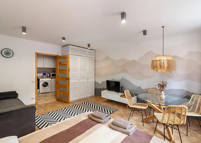 Stylish Flat Self Check-in & Netflix